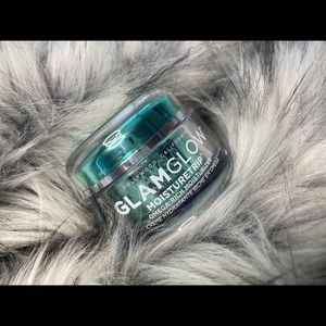 Glam Glow Moisture trip Holly wood California